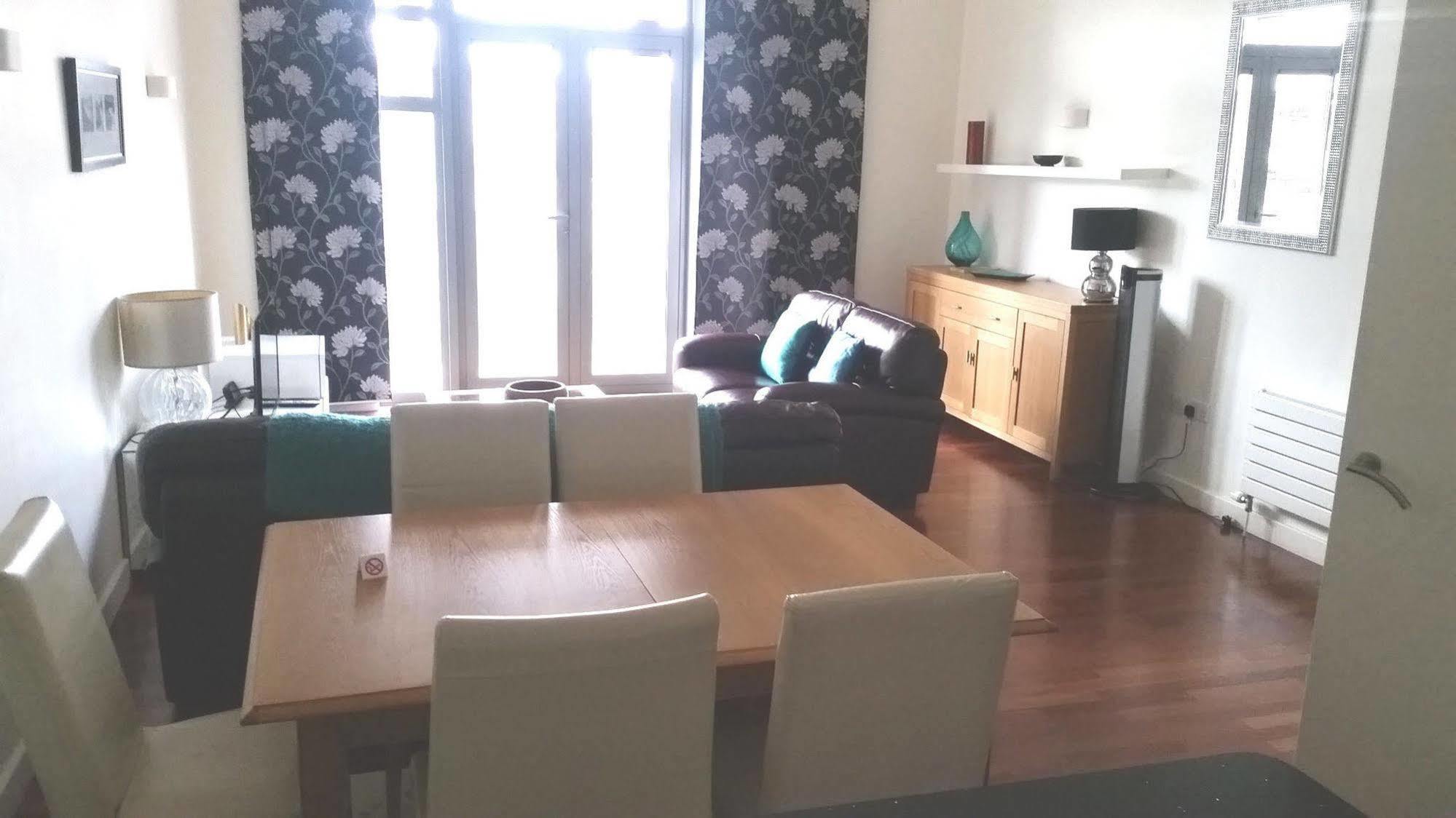 Crown Apartments 3B By Week2Week Newcastle-upon-Tyne Exteriör bild